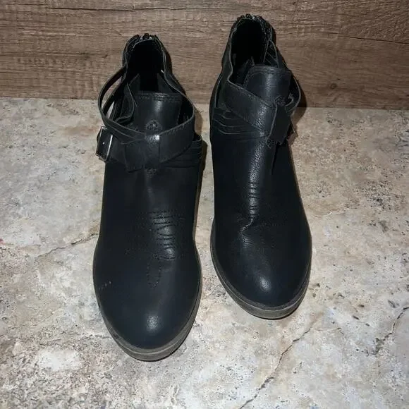 Jellypop MacKay Women’s Size 8M Stock #731808 Ankle Bootie Boots Black Belted - Picture 11 of 13